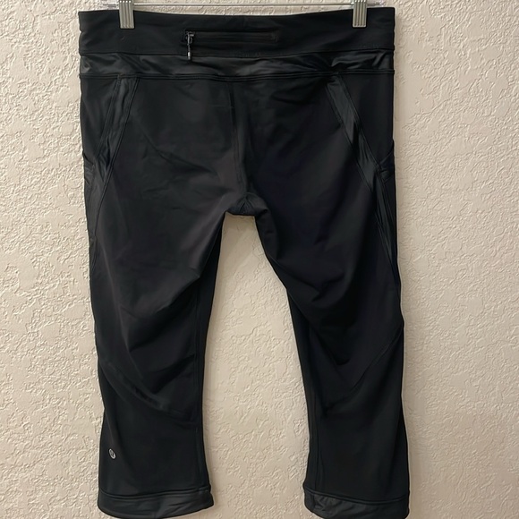 Women's Lululemon Chase Me Crop II Leggings, Black, Size 10 - Picture 9 of 13